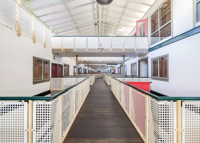 Boutique hotel only: Oaks Sydney Goldsbrough Suites